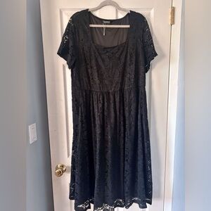 ‼️ SALE ‼️ NWOT Lace Dress w/ POCKETS